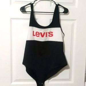 Levi's top